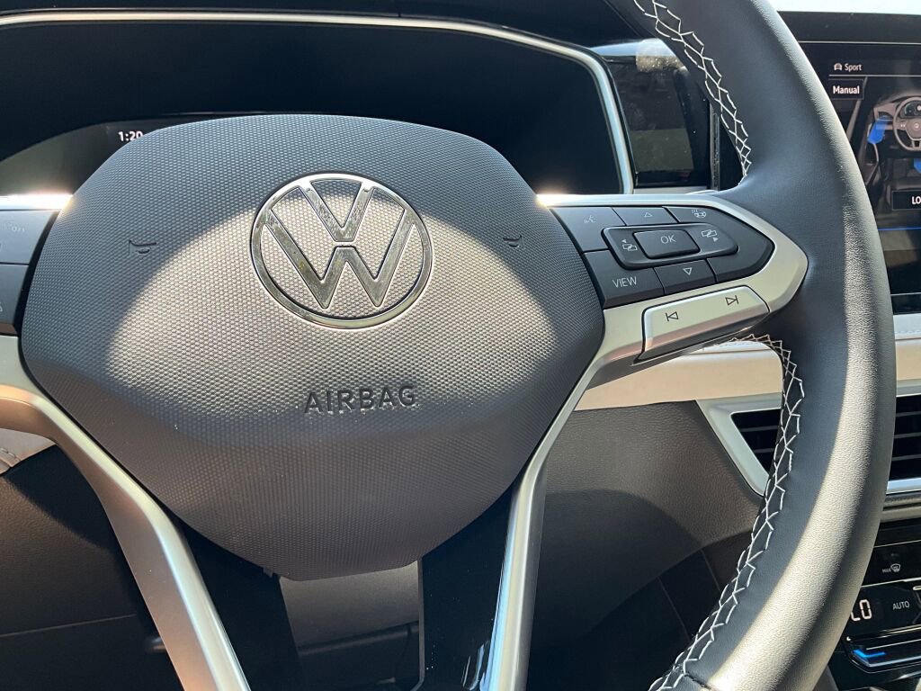 New 2025 Volkswagen Taos SE image 20