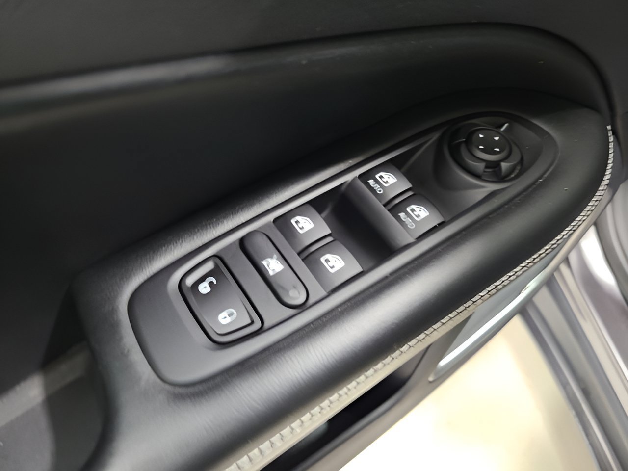 Used 2021 Jeep Compass Latitude w/ Sun and Sound Group AWD/4WD image 23