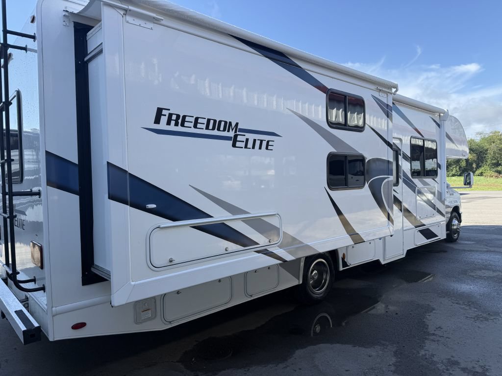 Used 2022 Ford E-450 and Econoline 450 Super Duty w/ Motorhome Prep Package RWD image 29