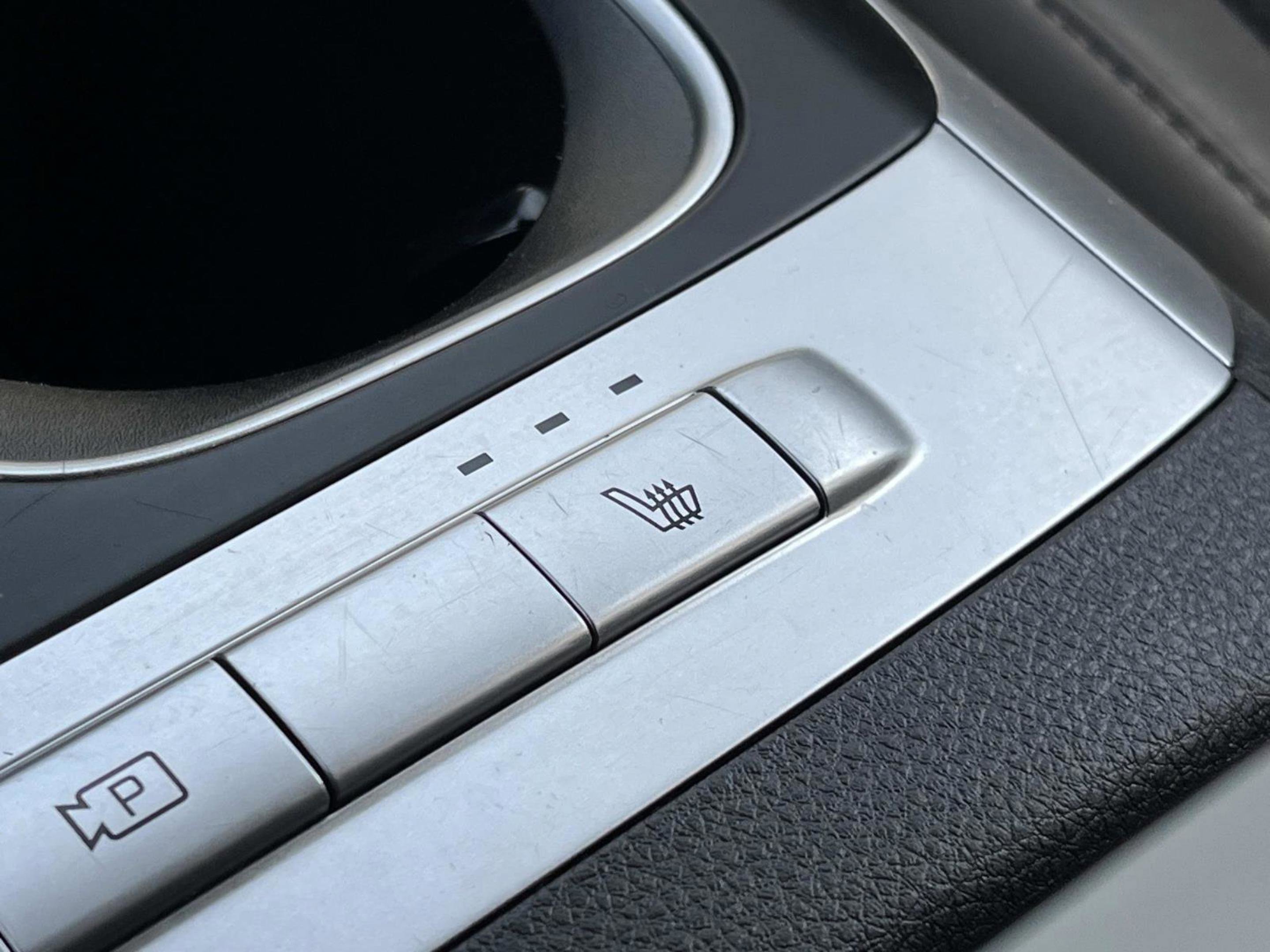 Used 2024 Kia Carnival LX image 36