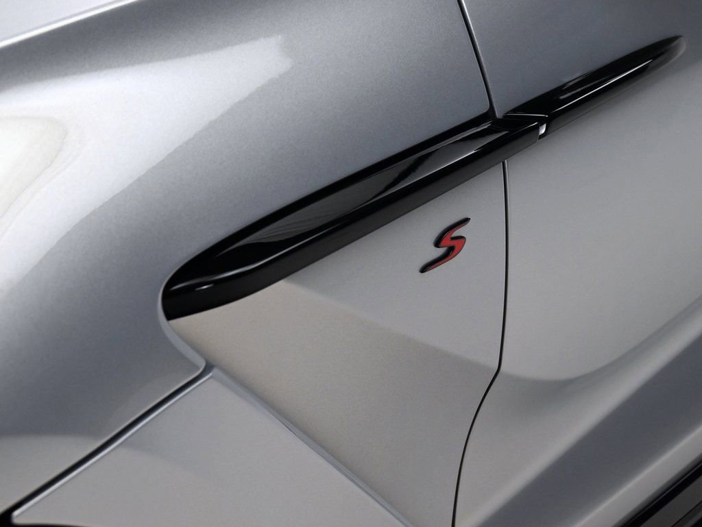 Used 2026 Aston Martin DBX S image 31