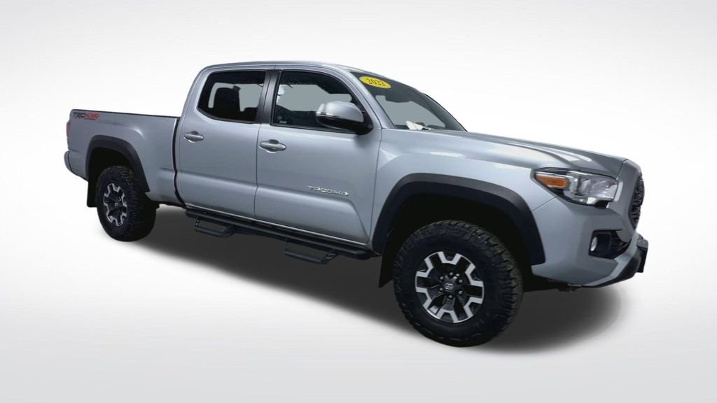 Used 2022 Toyota Tacoma TRD Off-Road w/ Technology Package image 2