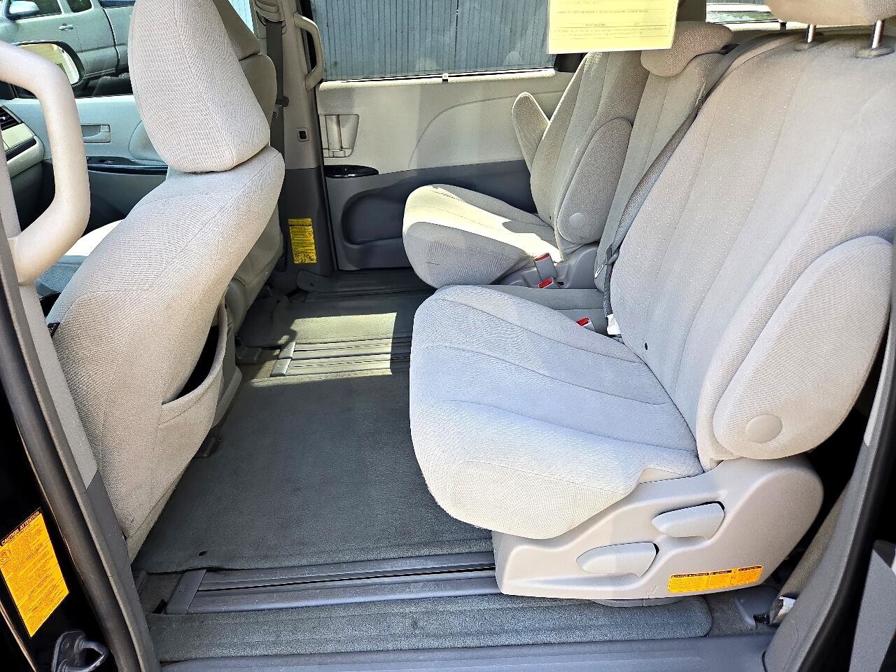 Used 2014 Toyota Sienna LE image 11