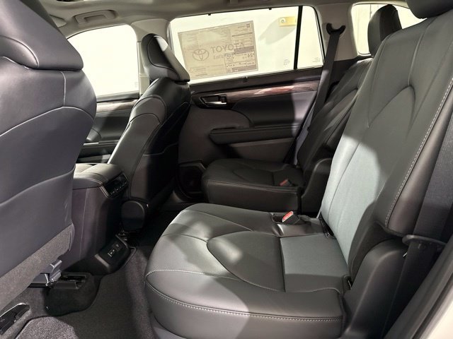 New 2026 Toyota Highlander Limited AWD/4WD image 14
