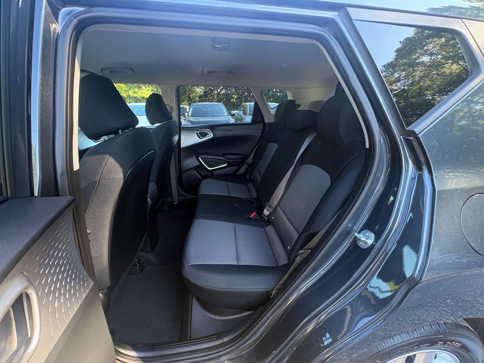 Used 2025 Kia Soul LX w/ LX Technology Package FWD image 22