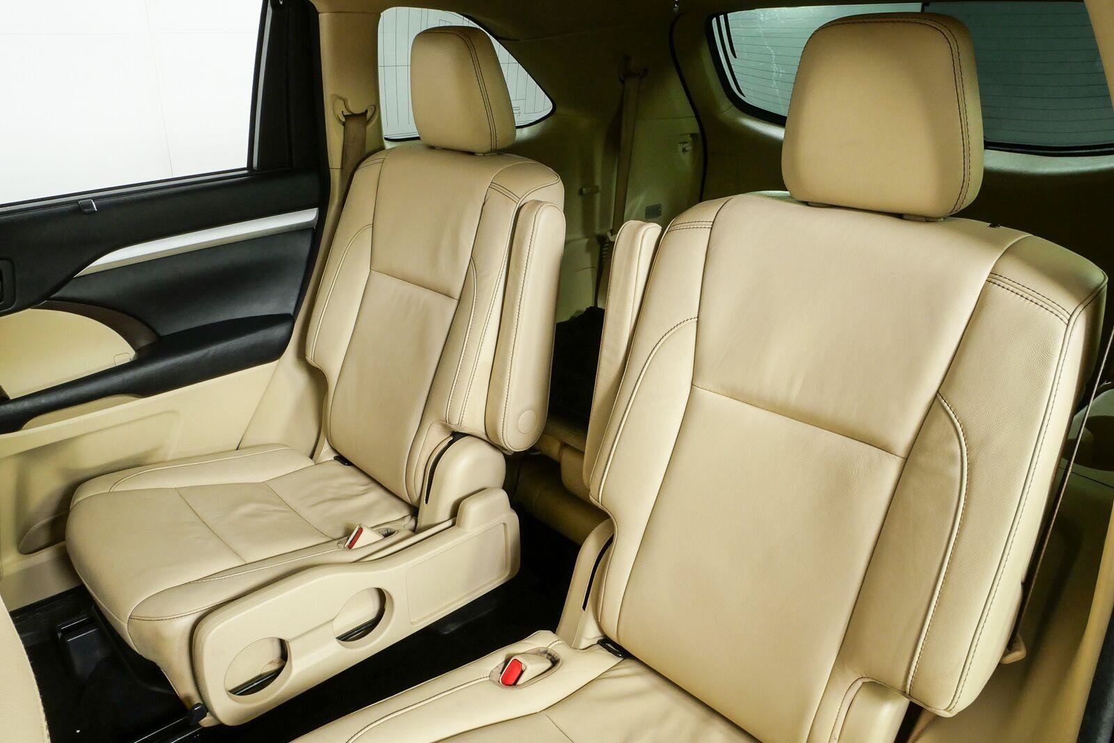 Used 2018 Toyota Highlander XLE FWD image 17