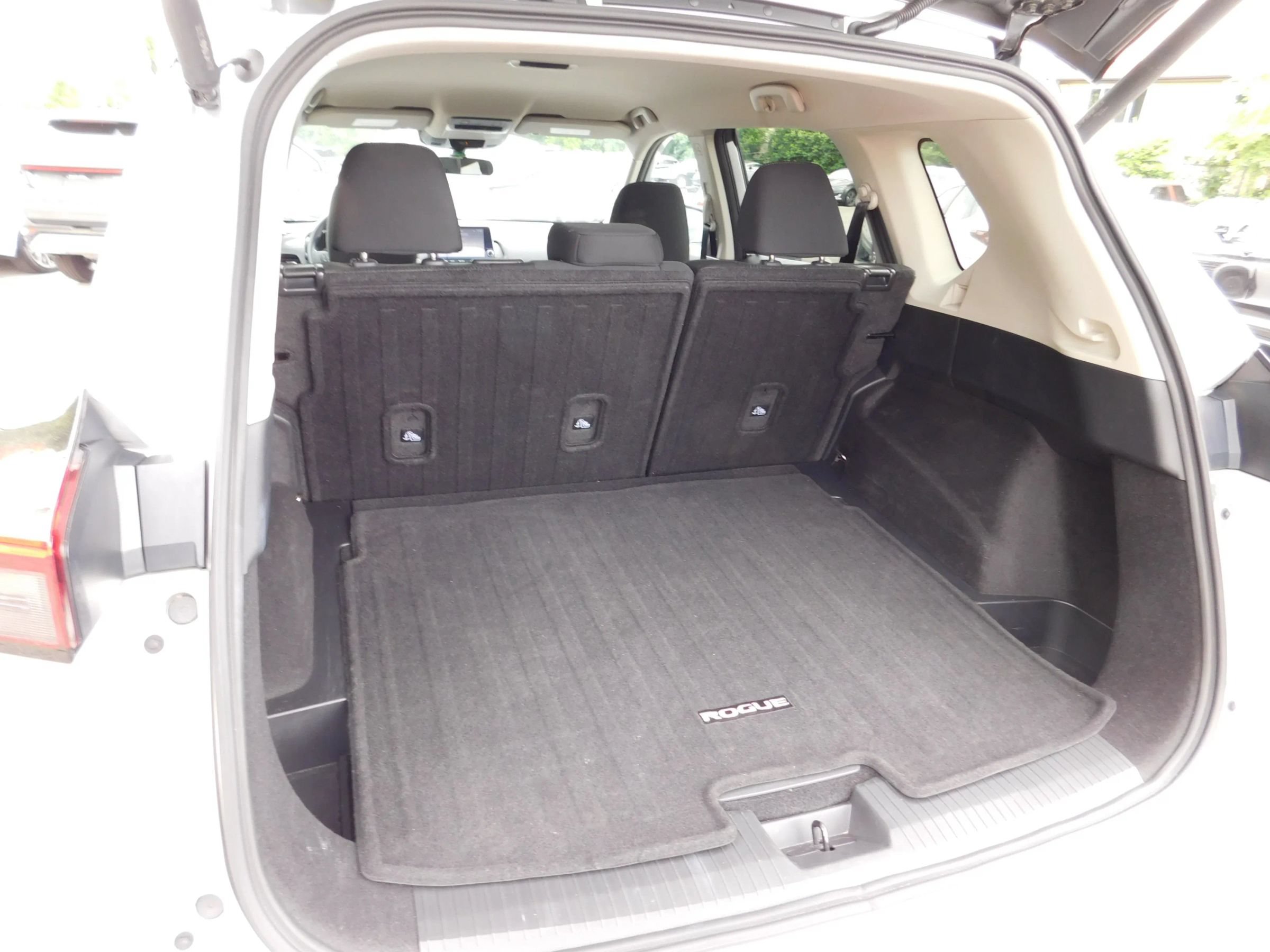 Used 2024 Nissan Rogue SV AWD/4WD image 8