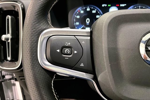 Used 2020 Volvo XC40 T5 R-Design w/ Protection Package image 11