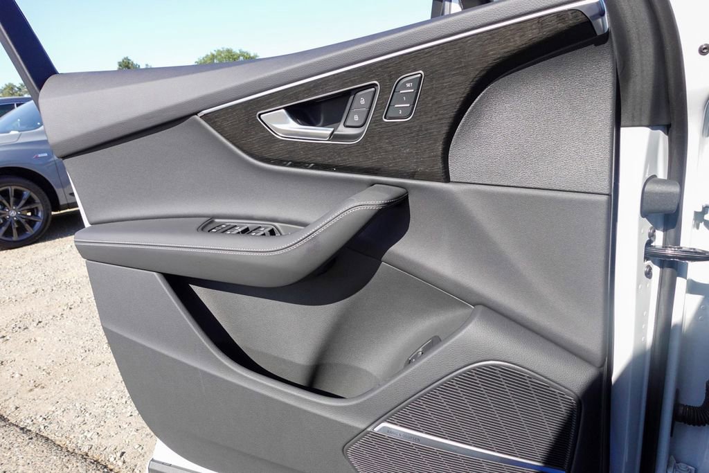 New 2025 Audi Q7 3.0T Premium Plus image 15