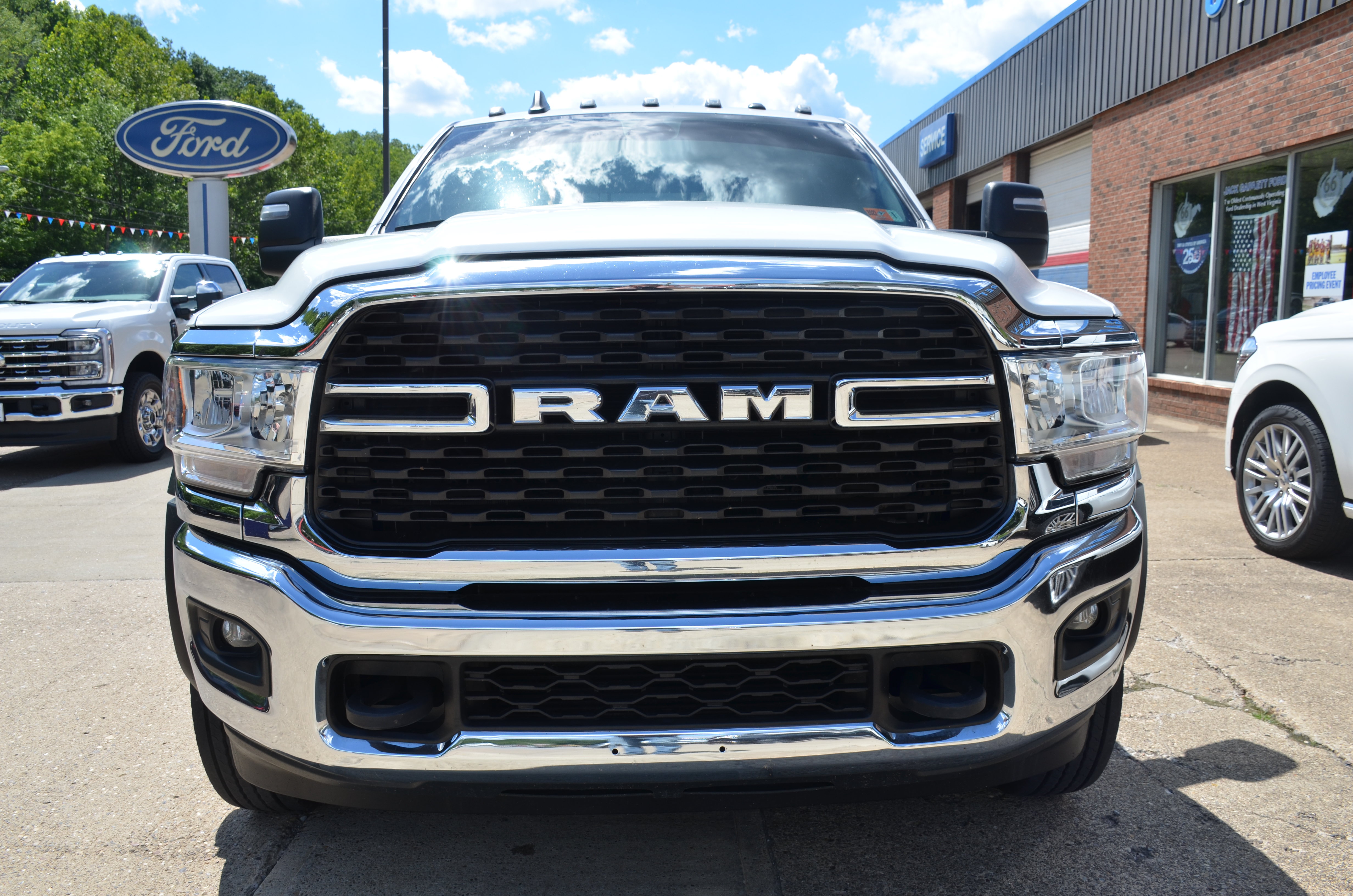 Used 2024 RAM 4500 SLT w/ Quick Order Package 2YG SLT AWD/4WD image 5