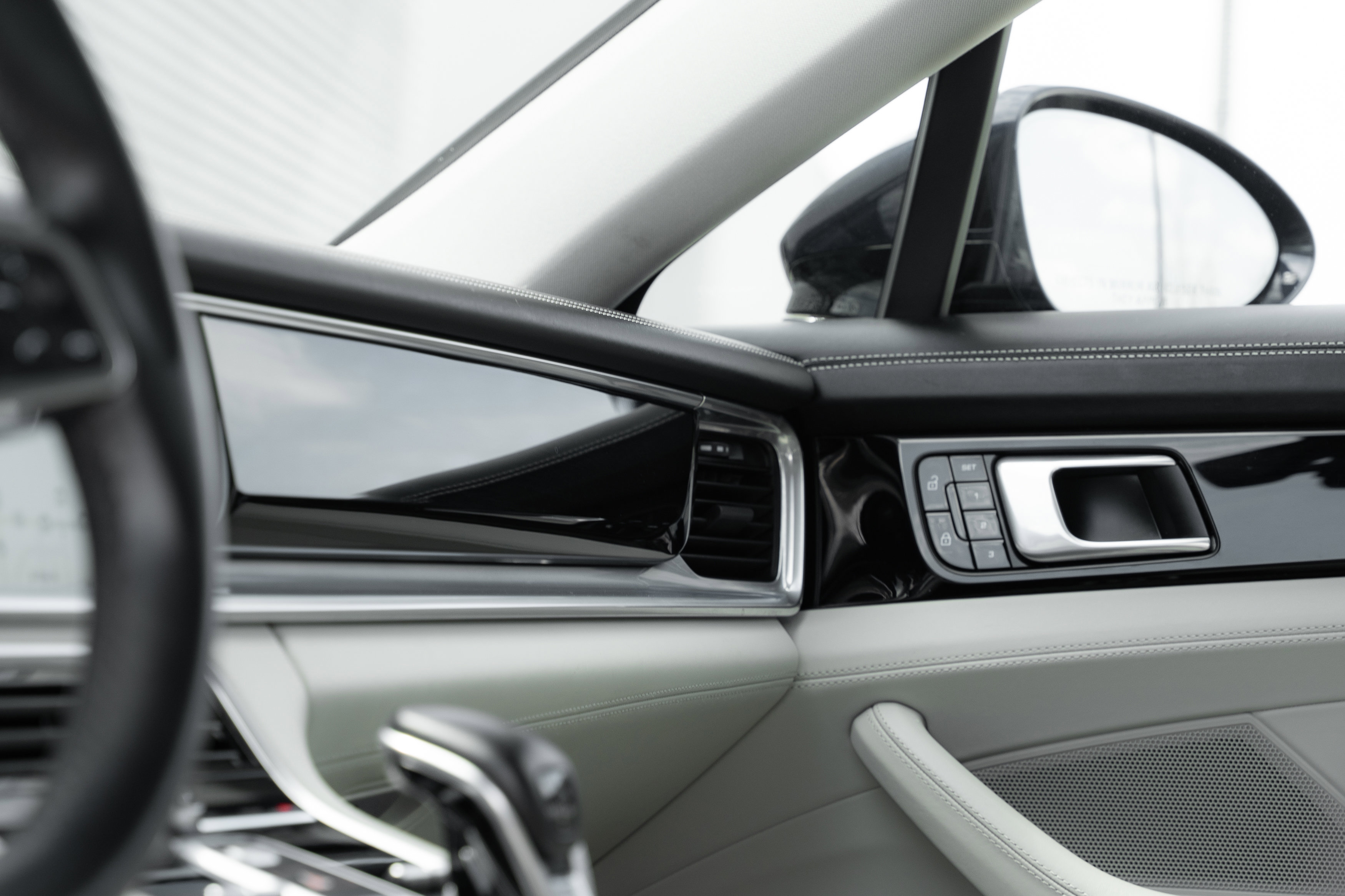 Used 2020 Porsche Panamera 4 AWD/4WD image 17