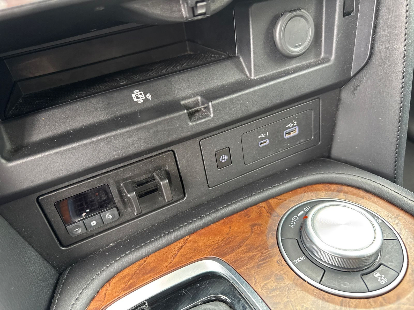 Used 2024 Nissan Armada SL w/ Captain's Chairs Package AWD/4WD image 28