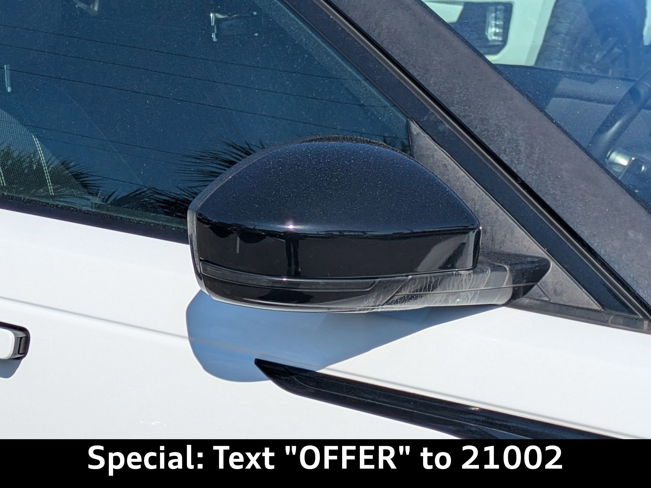 Used 2019 Land Rover Range Rover Velar R-Dynamic SE image 13