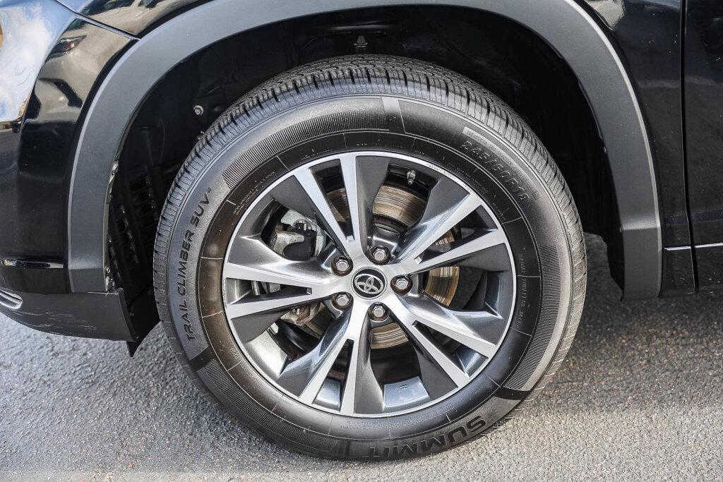 Used 2016 Toyota Highlander XLE FWD image 30