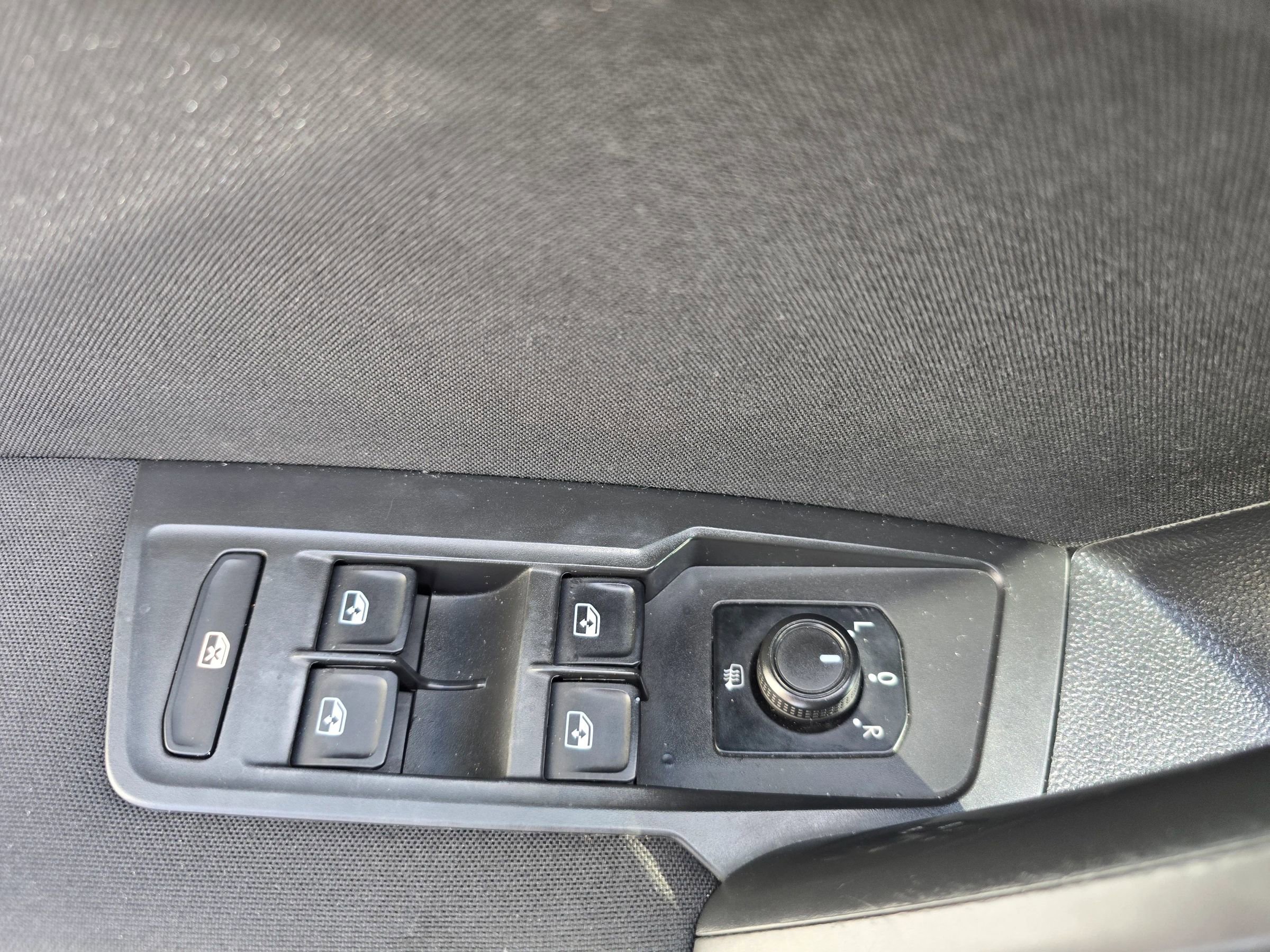 Used 2019 Volkswagen Tiguan S FWD image 19