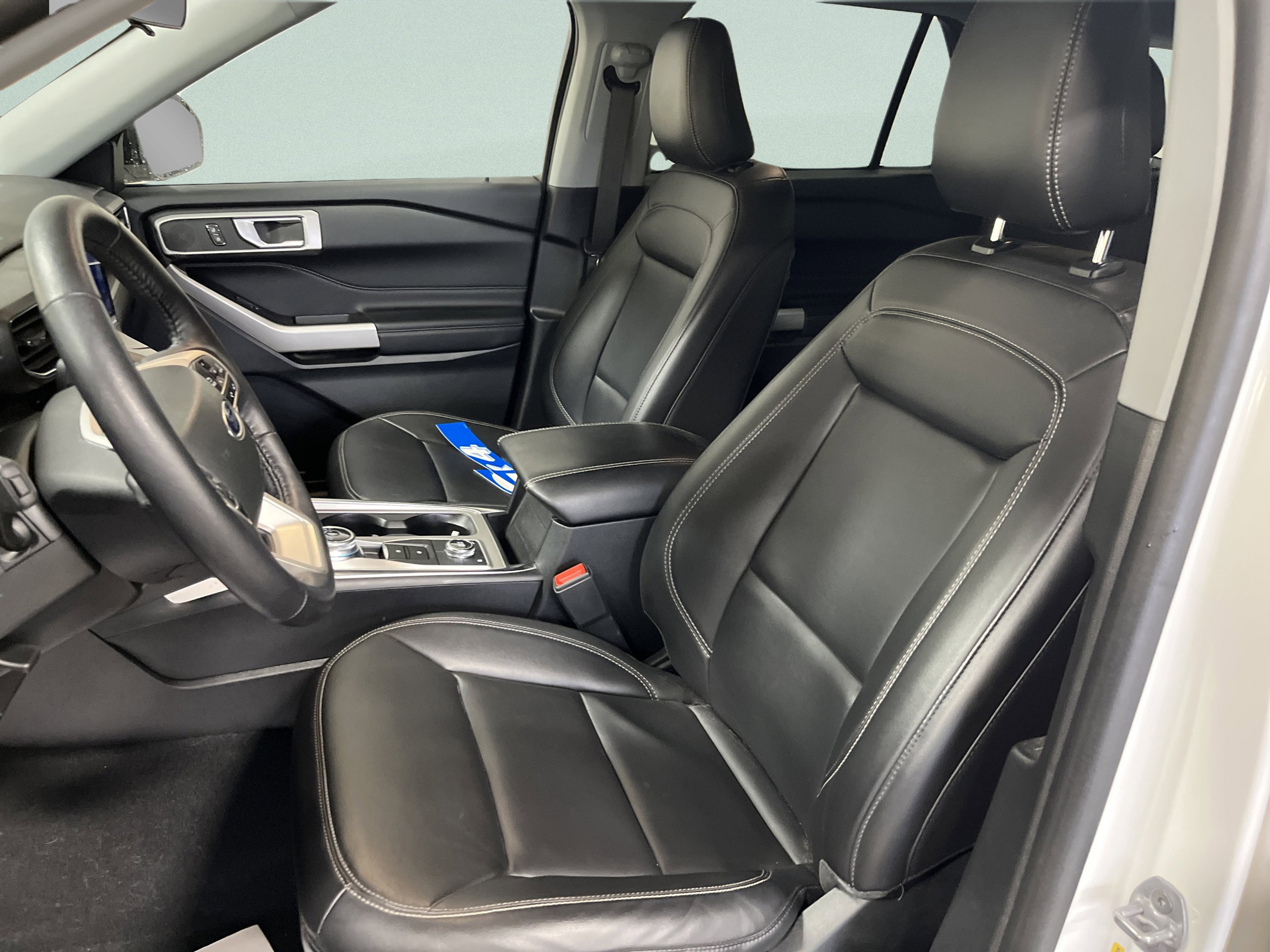Used 2023 Ford Explorer XLT w/ Equipment Group 202A AWD/4WD image 26