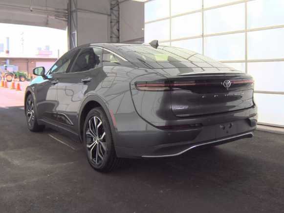 Used 2023 Toyota Crown Limited image 9