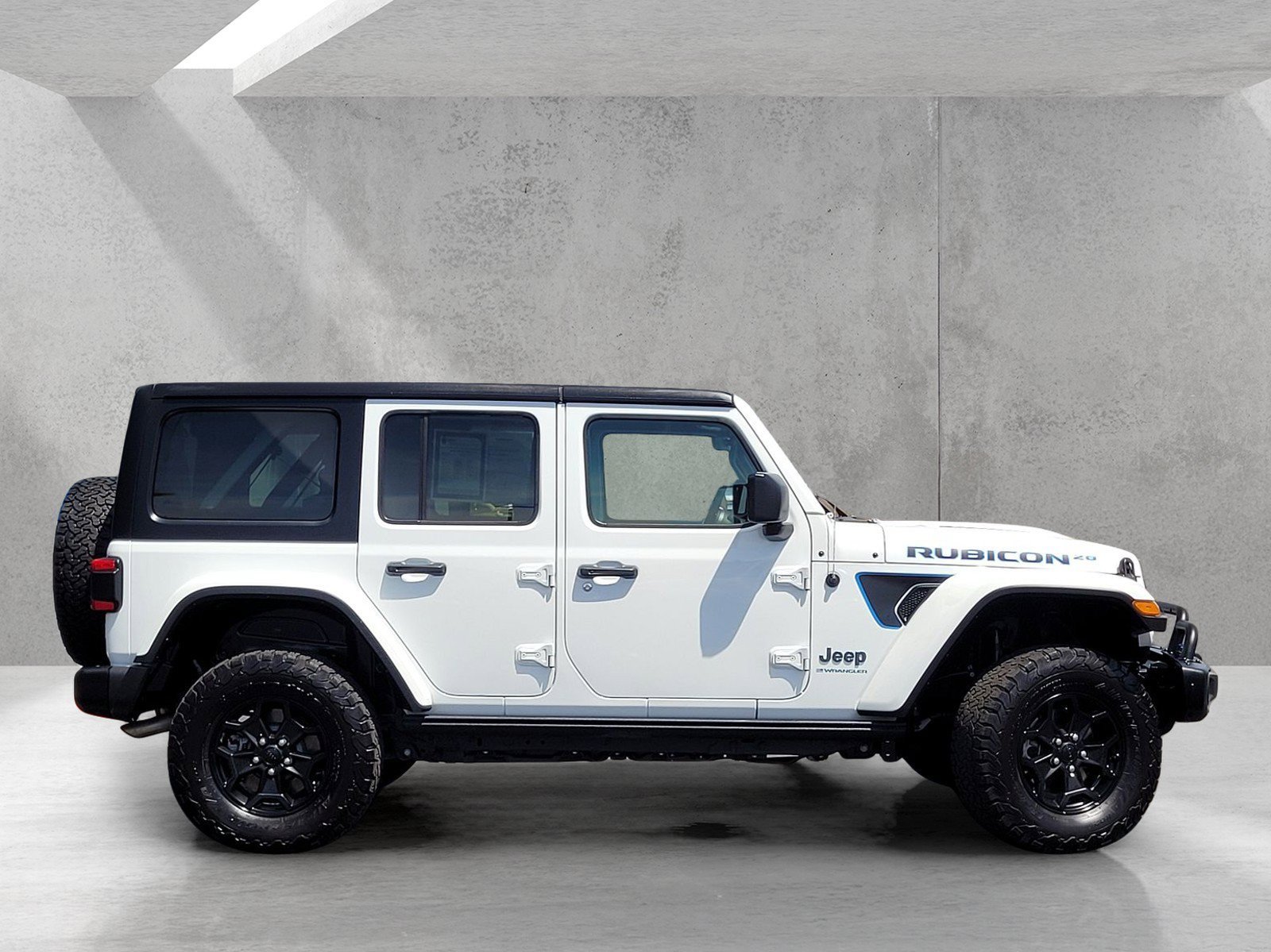 Used 2023 Jeep Wrangler Unlimited Rubicon 4xe AWD/4WD image 4