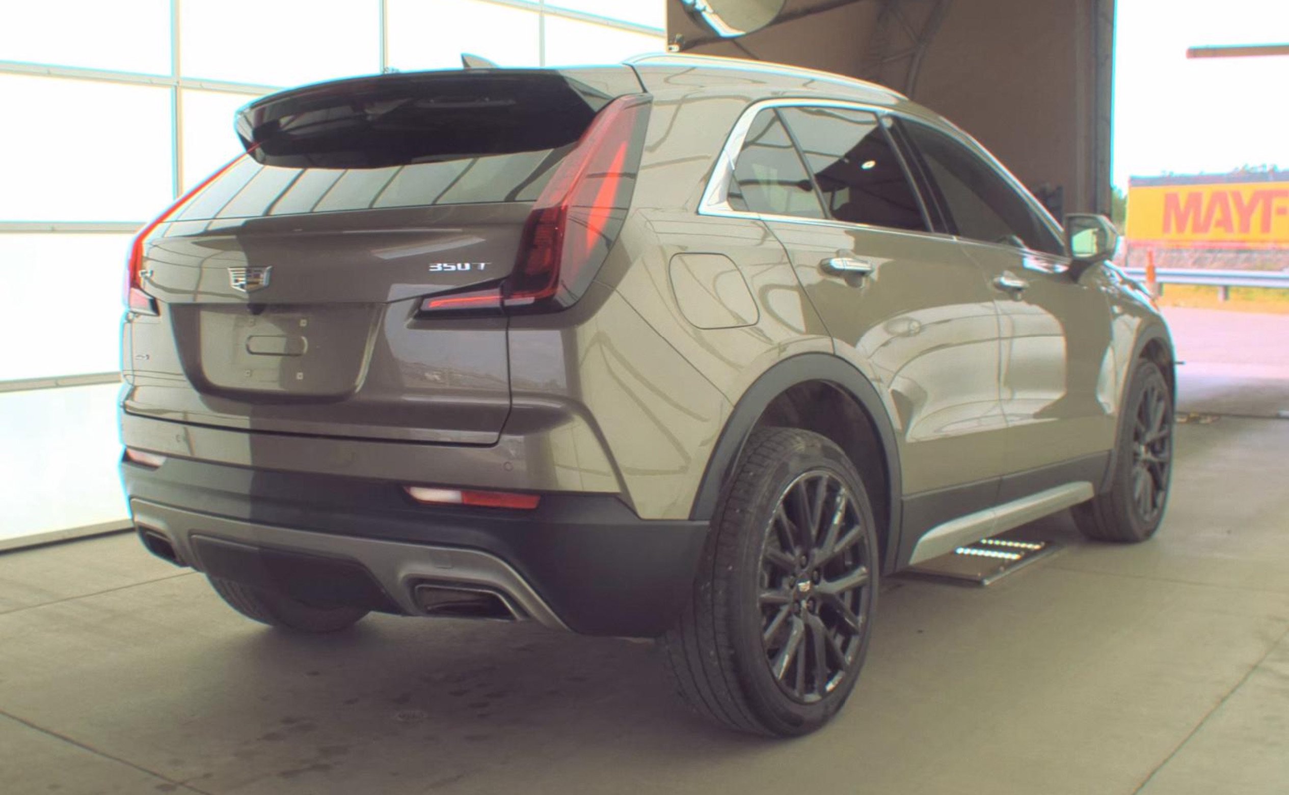 Used 2020 Cadillac XT4 Premium Luxury w/ LPO, Midnight Sport Package AWD/4WD image 5
