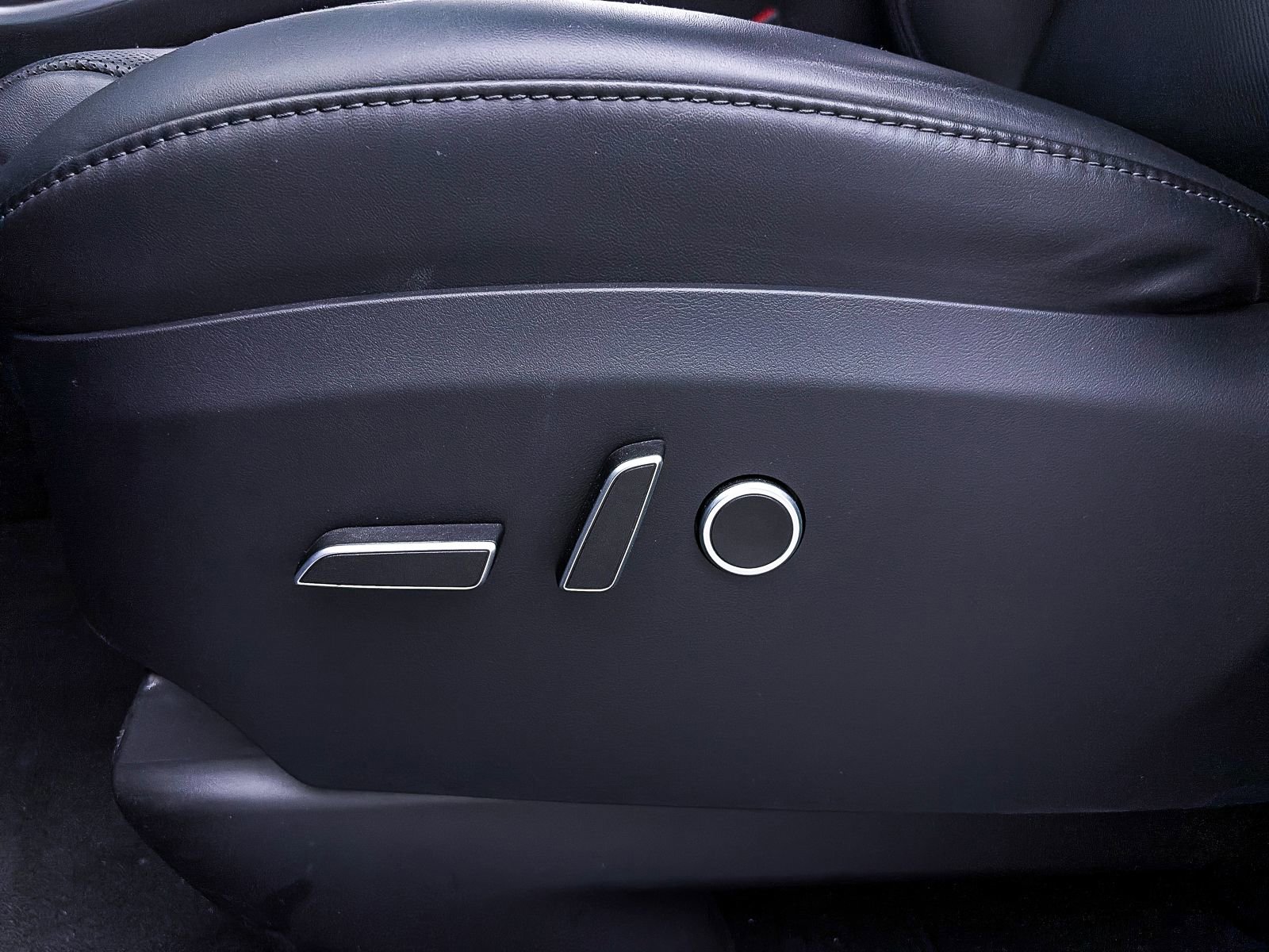 Used 2023 Tesla Model X Standard Range image 19