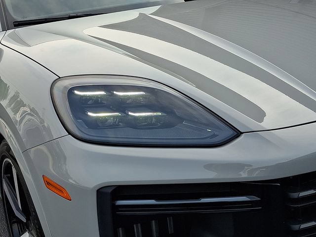 Certified 2025 Porsche Cayenne Turbo AWD/4WD image 11