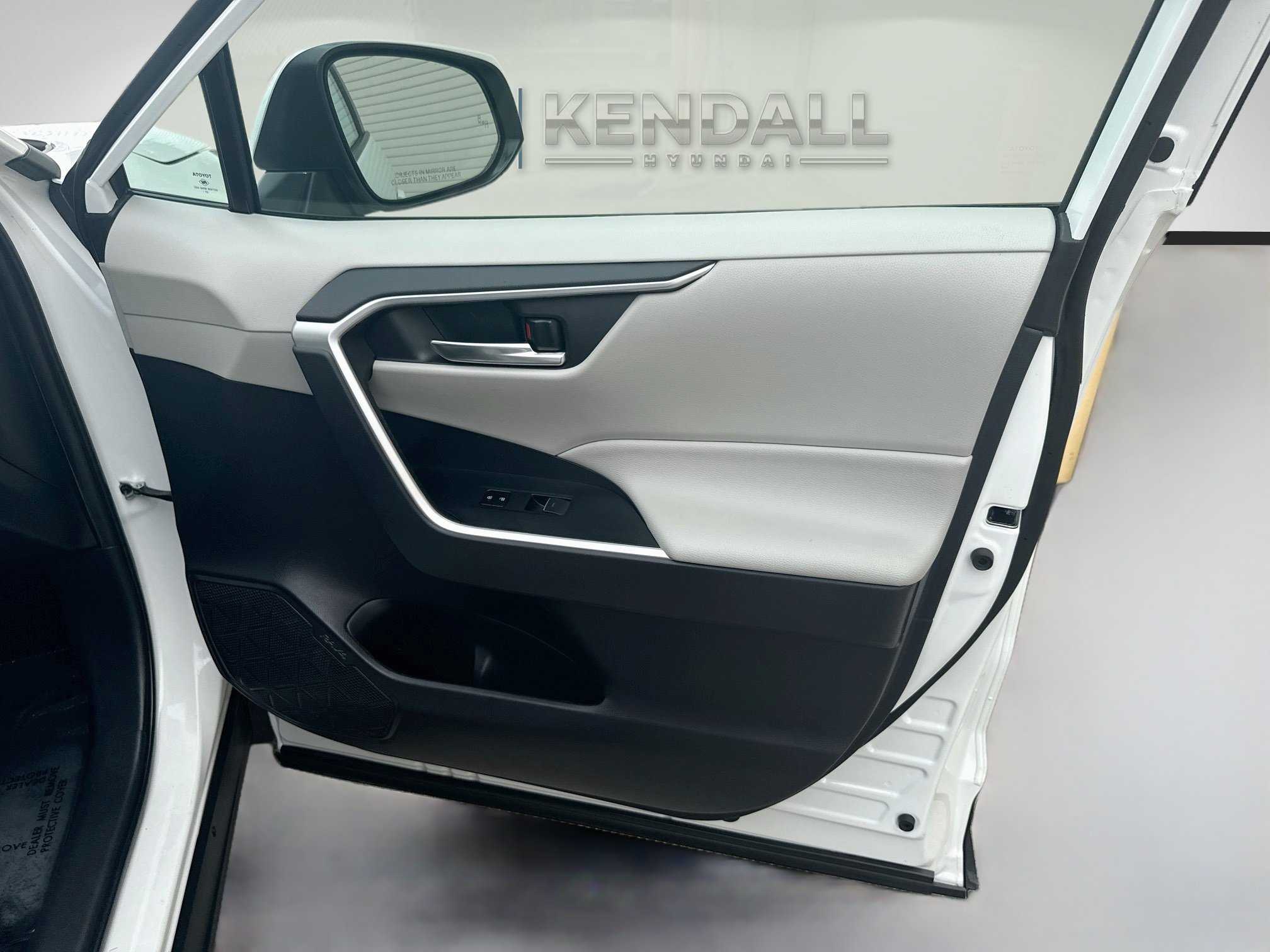 Used 2024 Toyota RAV4 XLE Premium FWD image 31