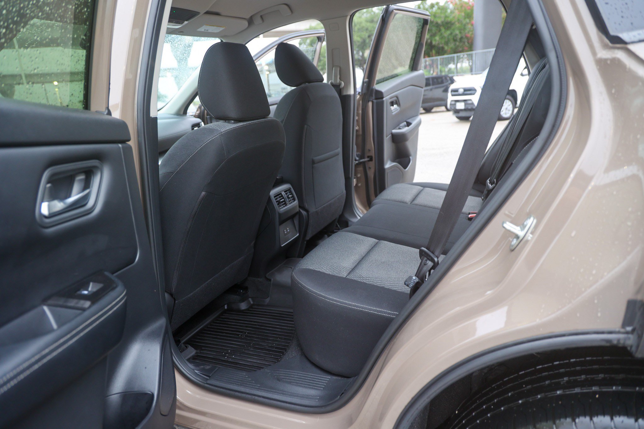 Used 2025 Nissan Rogue SV FWD image 34