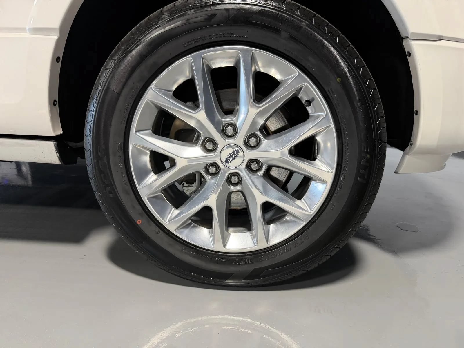 Used 2017 Ford Expedition Limited w/ Equipment Group 301A AWD/4WD image 9