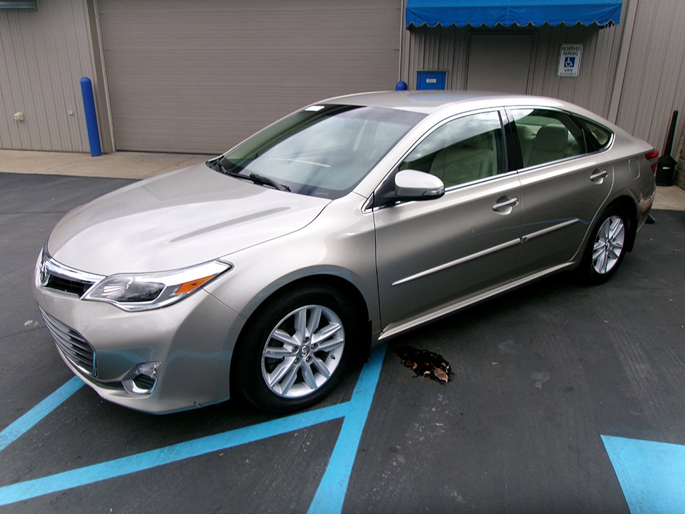 Used 2015 Toyota Avalon XLE w/ Preferred Accessory Package FWD image 1