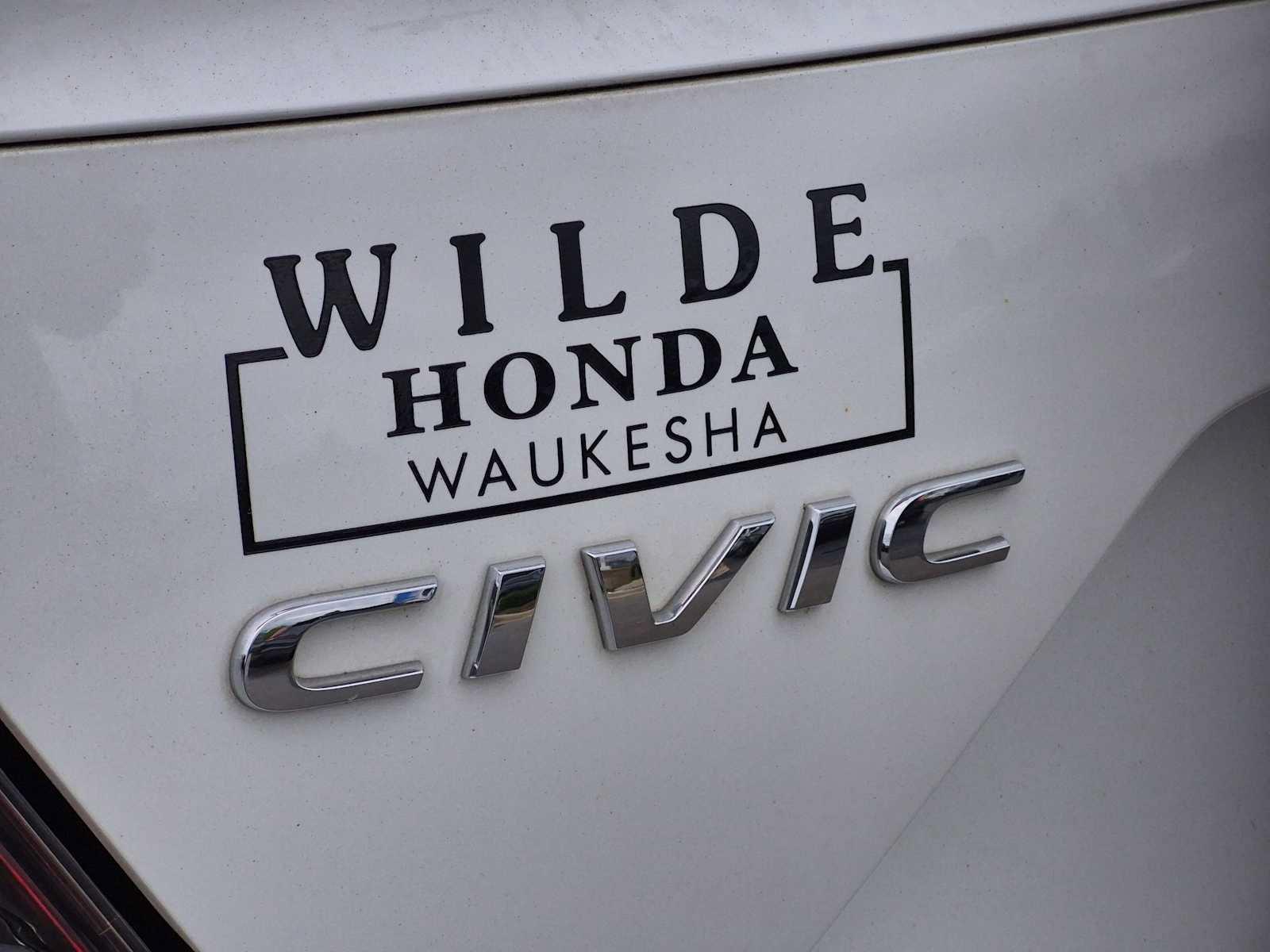 Used 2018 Honda Civic Touring image 12