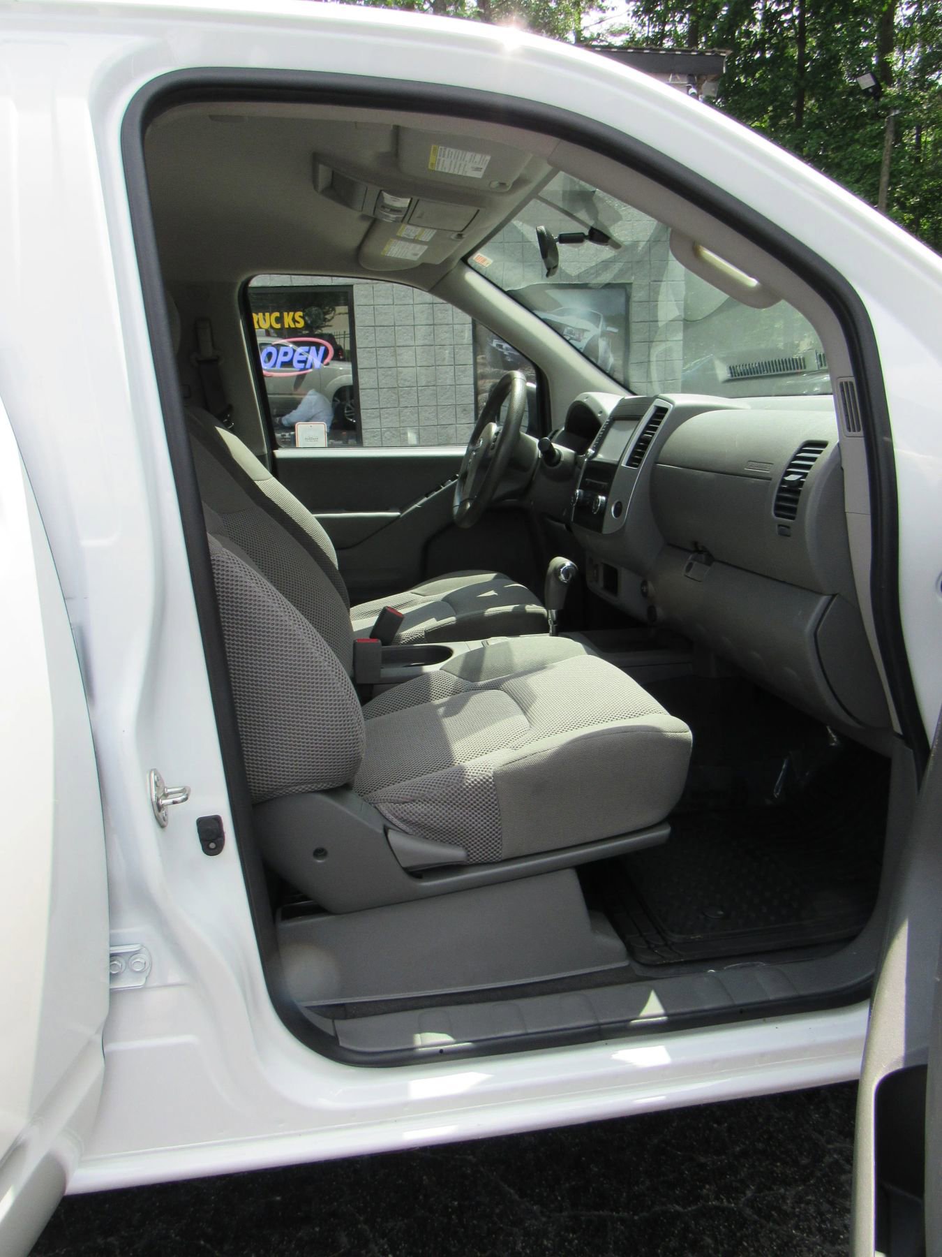 Used 2019 Nissan Frontier SV RWD image 14