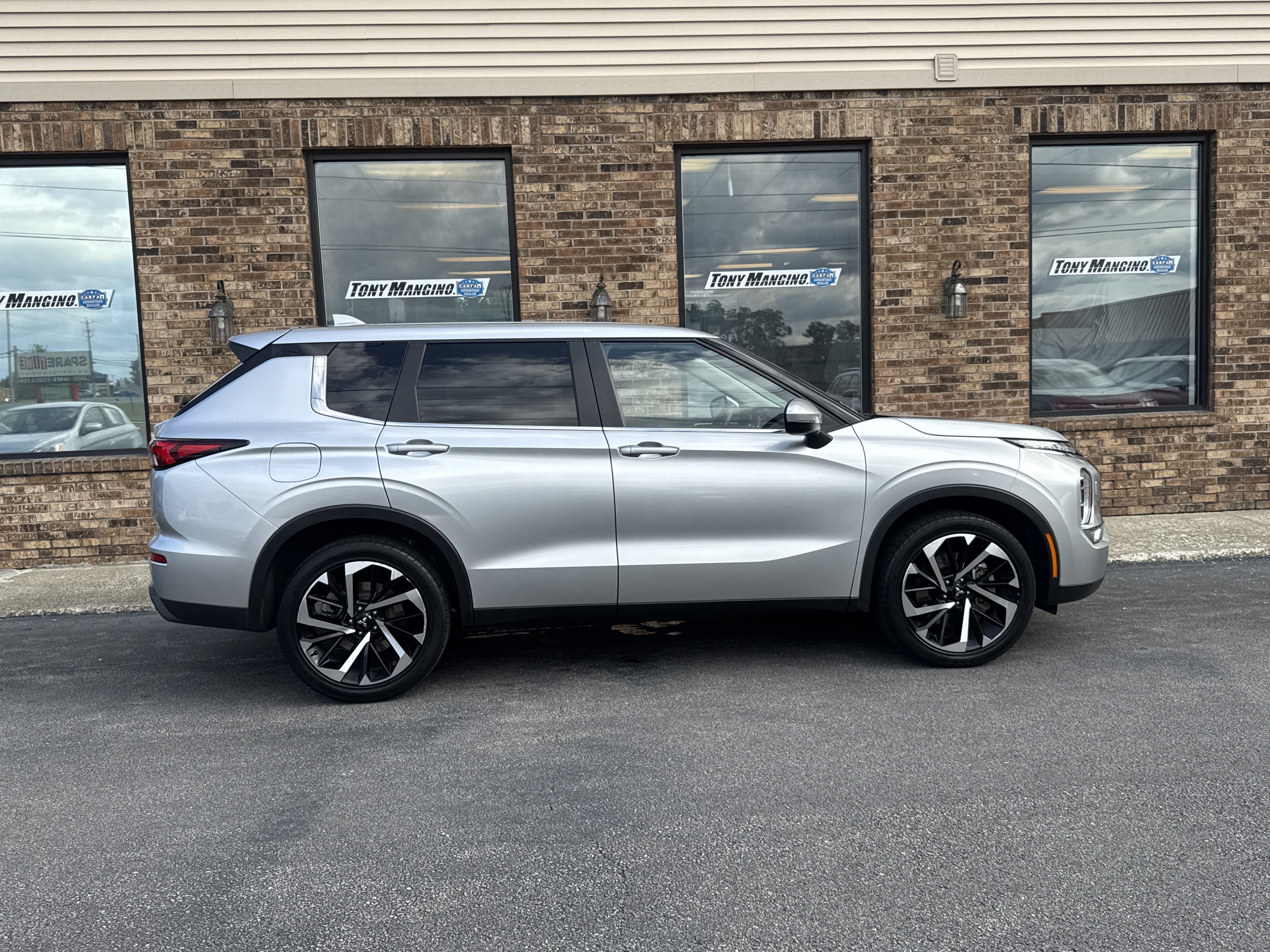 Used 2022 Mitsubishi Outlander ES AWD/4WD image 6
