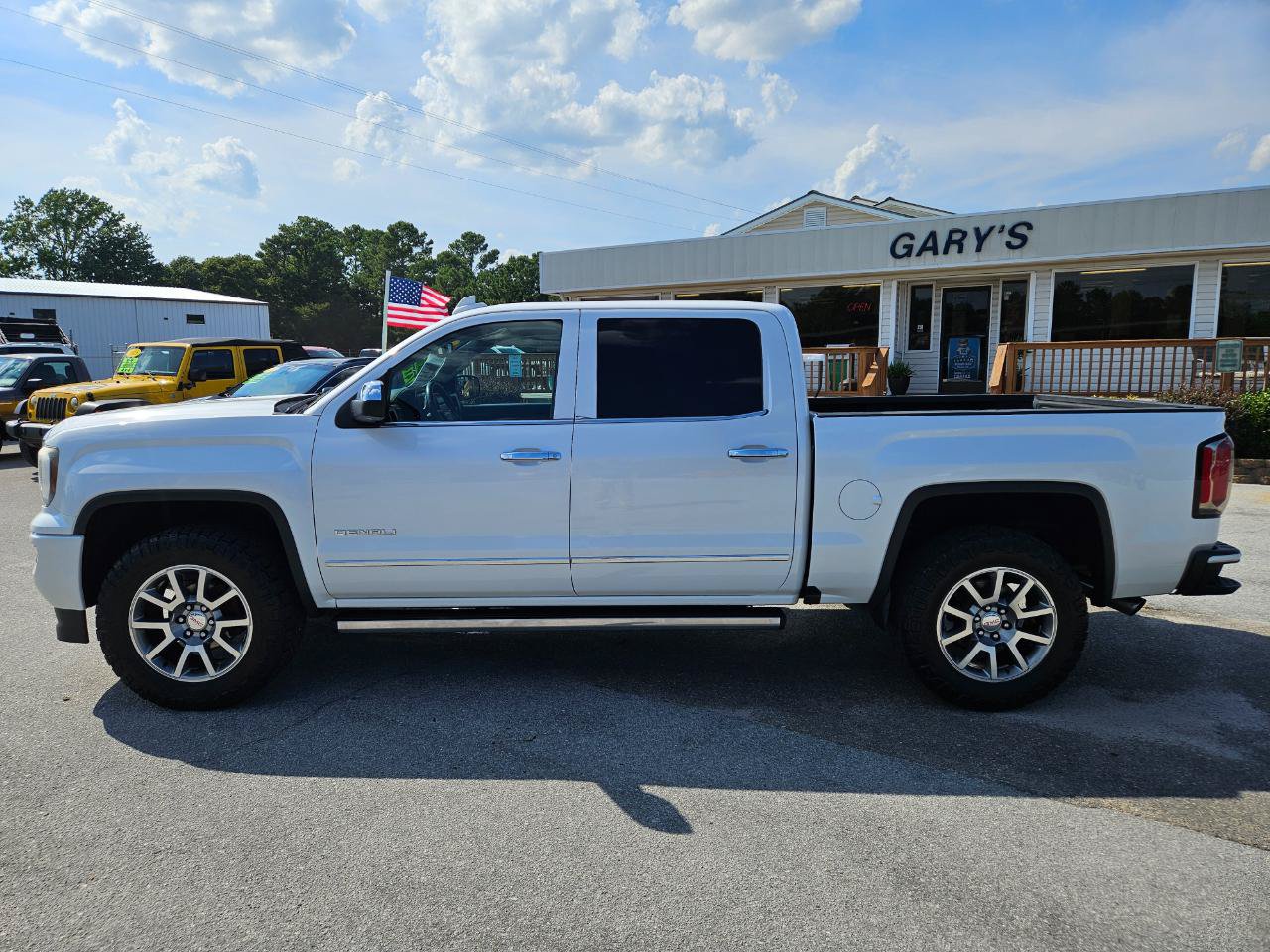 Used 2016 GMC Sierra 1500 Denali w/ Enhanced Driver Alert Package AWD/4WD image 3