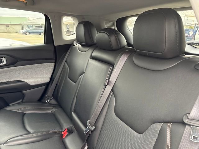 Used 2022 Jeep Compass Latitude image 11