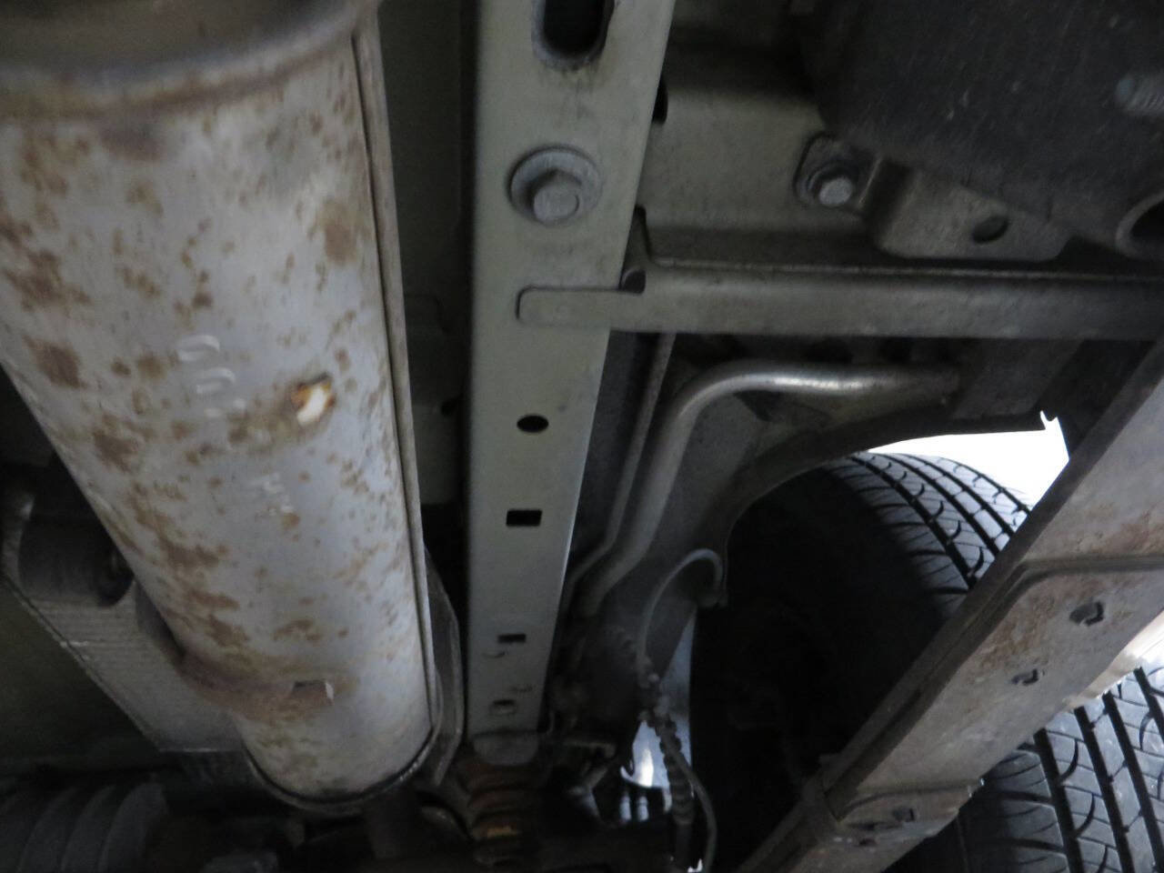 Used 2001 Chrysler Town & Country LX image 24