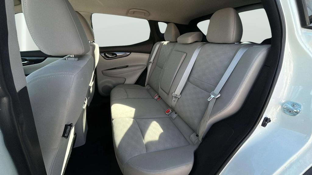 Used 2018 Nissan Rogue Sport SV w/ SV Technology Package image 32