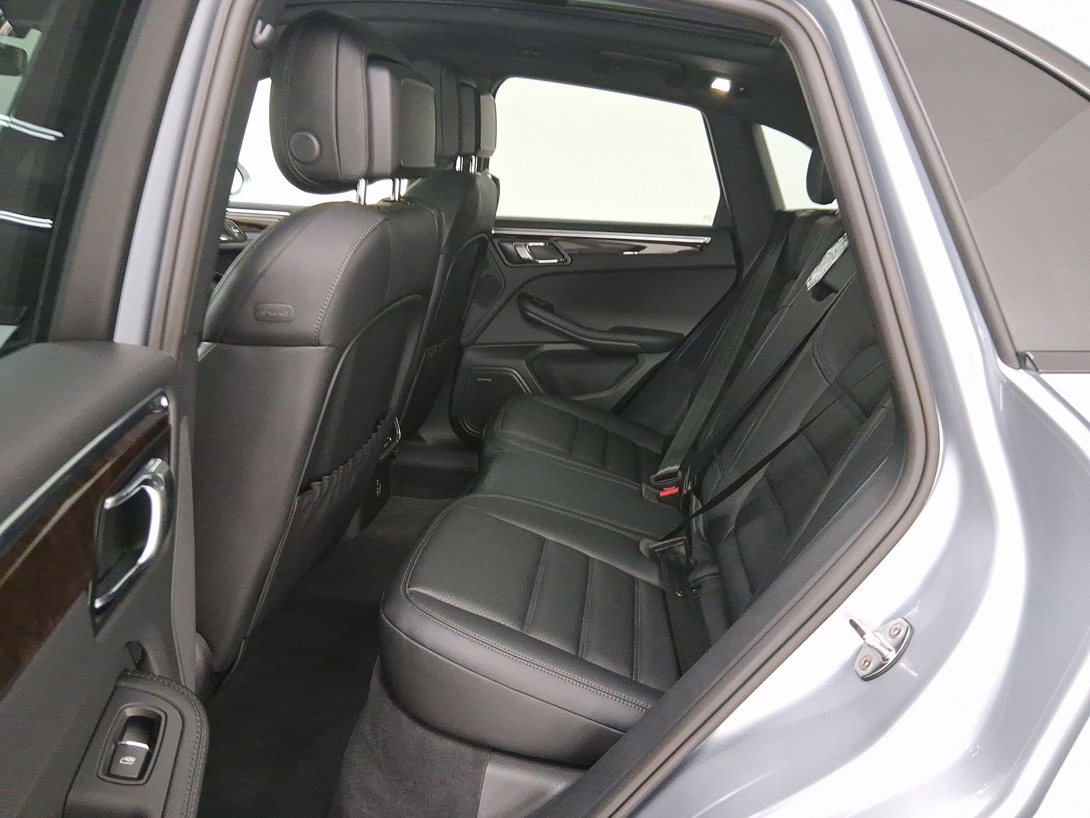 Used 2026 Porsche Macan image 13