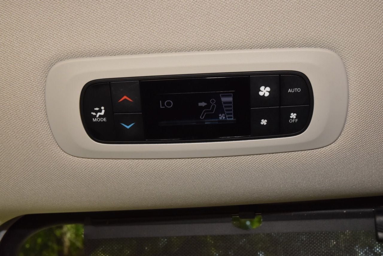 Used 2024 Chrysler Pacifica Touring-L FWD image 20