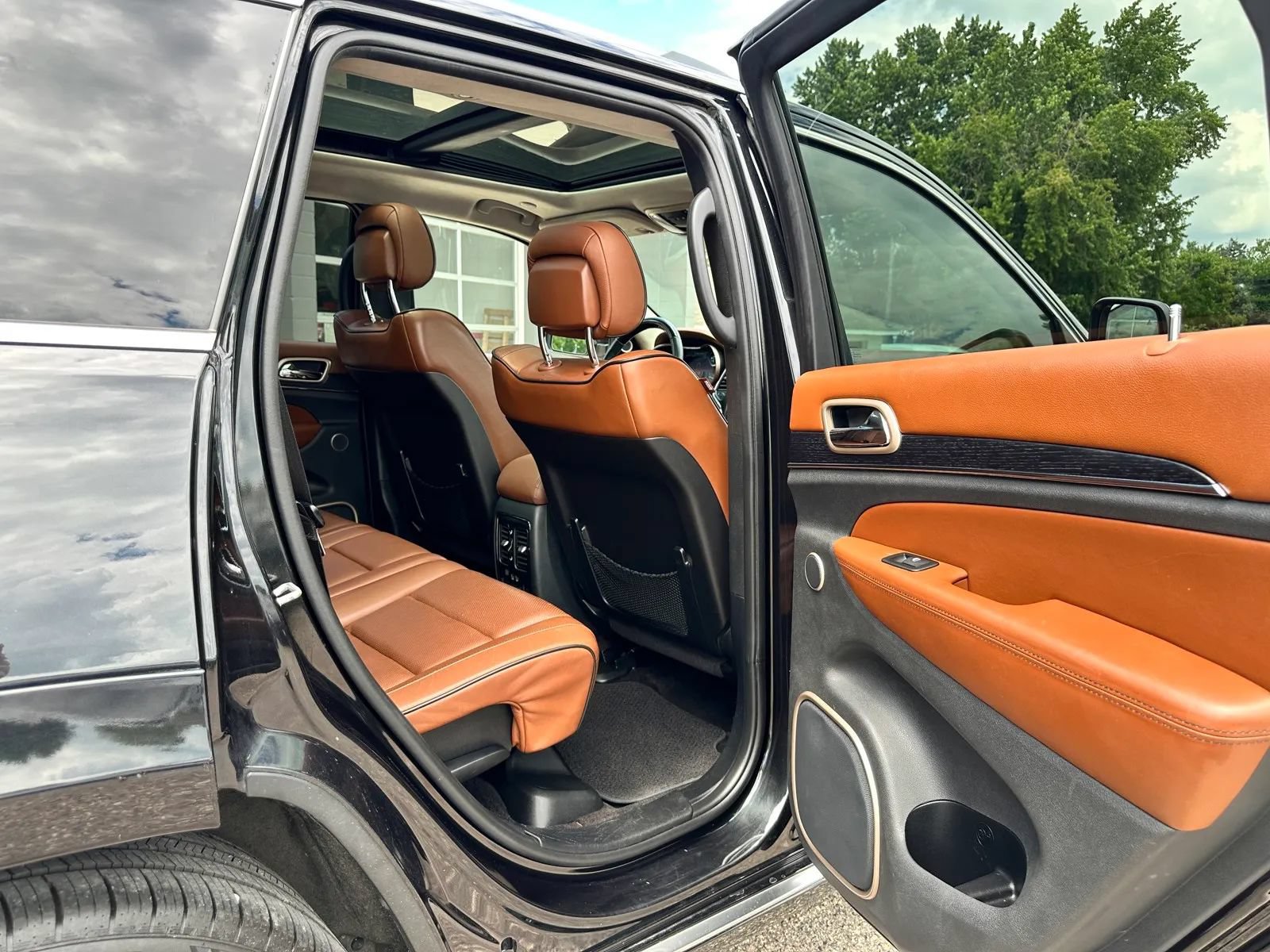 Used 2016 Jeep Grand Cherokee Summit w/ Platinum Series Group AWD/4WD image 22