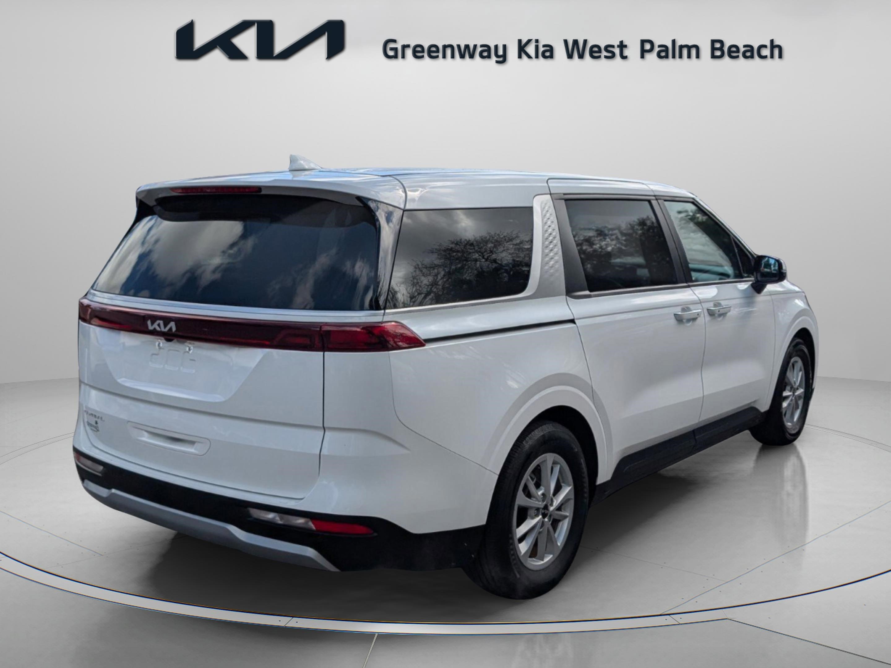Certified 2024 Kia Carnival LX image 7