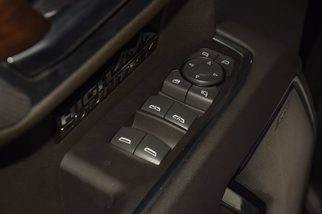 Used 2025 Chevrolet Silverado 1500 High Country w/ High Country Premium Package AWD/4WD image 50