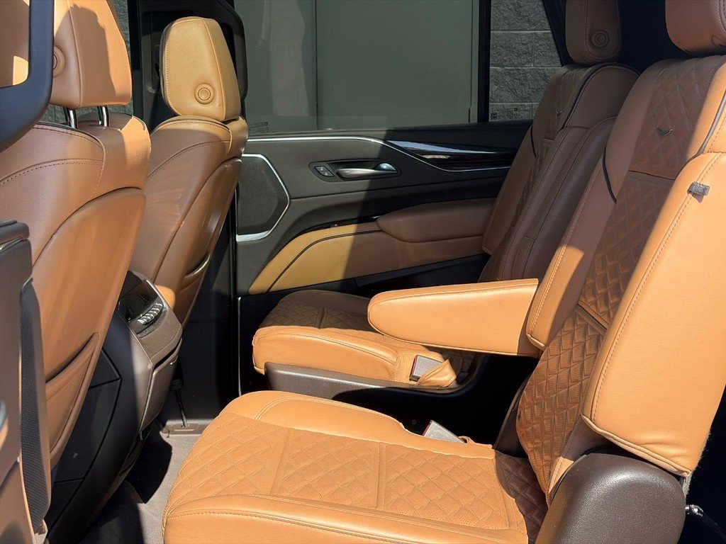 Certified 2023 Cadillac Escalade Premium Luxury AWD/4WD image 7