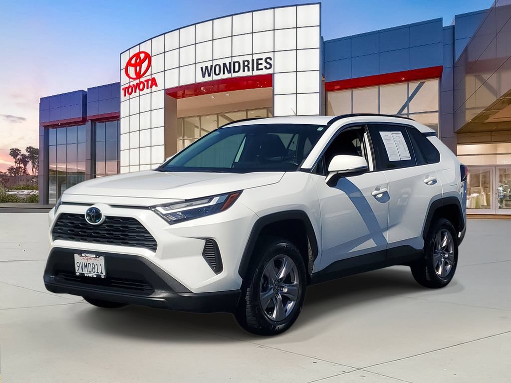 Used 2023 Toyota RAV4 XLE AWD/4WD image 2