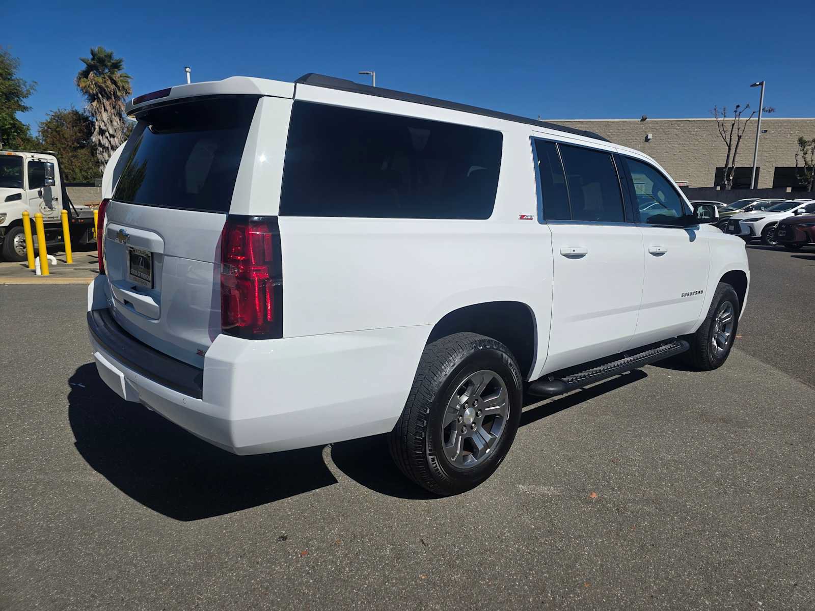 Used 2019 Chevrolet Suburban LT w/ Luxury Package AWD/4WD image 3