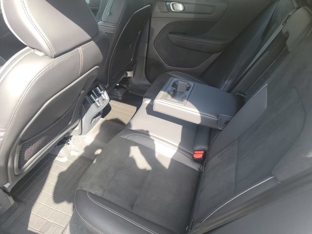Used 2022 Volvo XC40 T5 R-Design AWD/4WD image 7