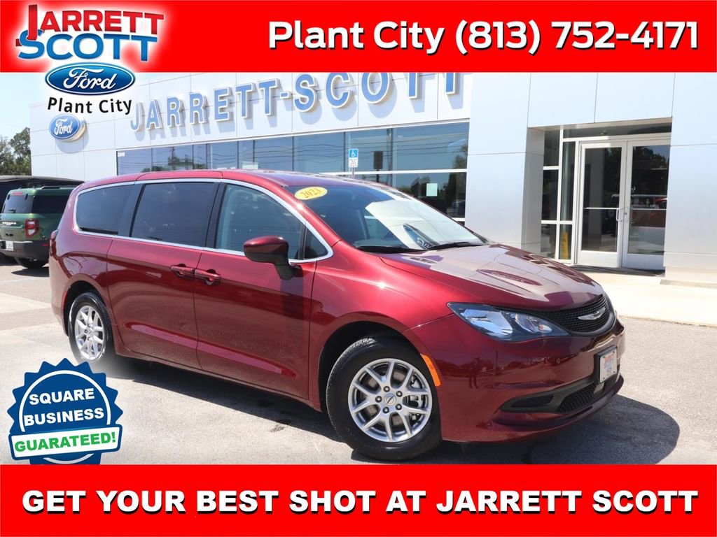 Used 2023 Chrysler Voyager LX image 1