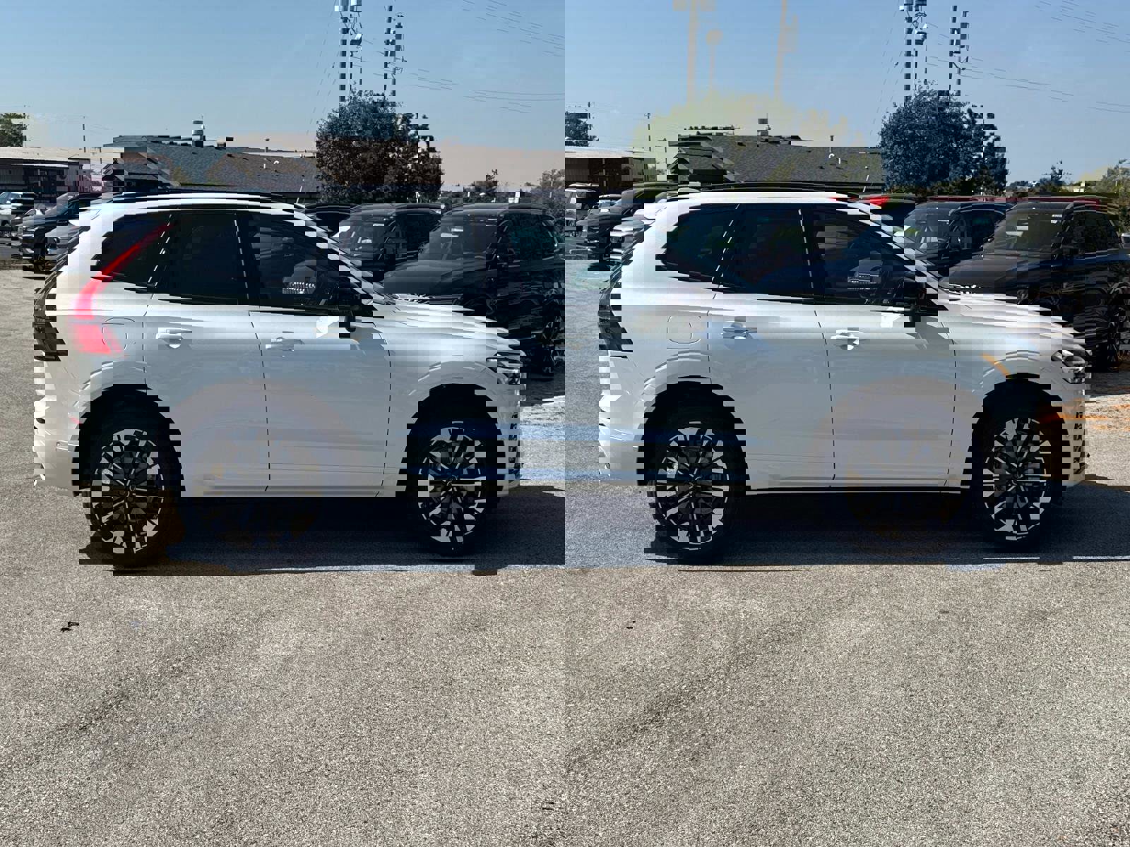 New 2026 Volvo XC60 B5 Plus w/ Climate Package image 4