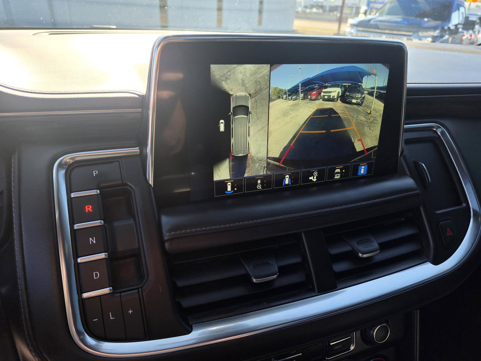 Used 2022 Chevrolet Tahoe Z71 w/ Luxury Package AWD/4WD image 26