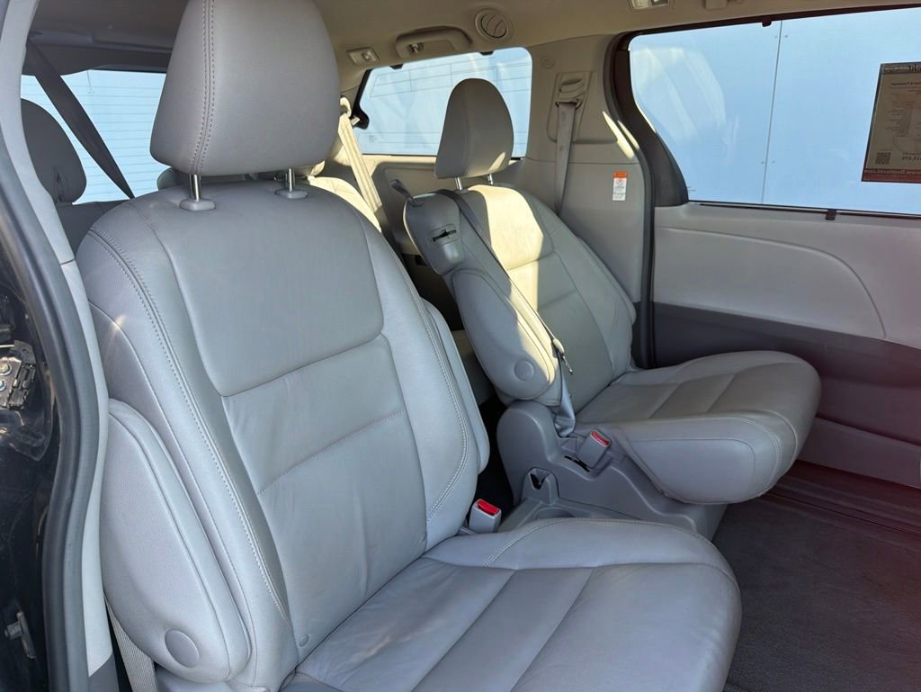Used 2015 Toyota Sienna XLE Premium FWD image 7
