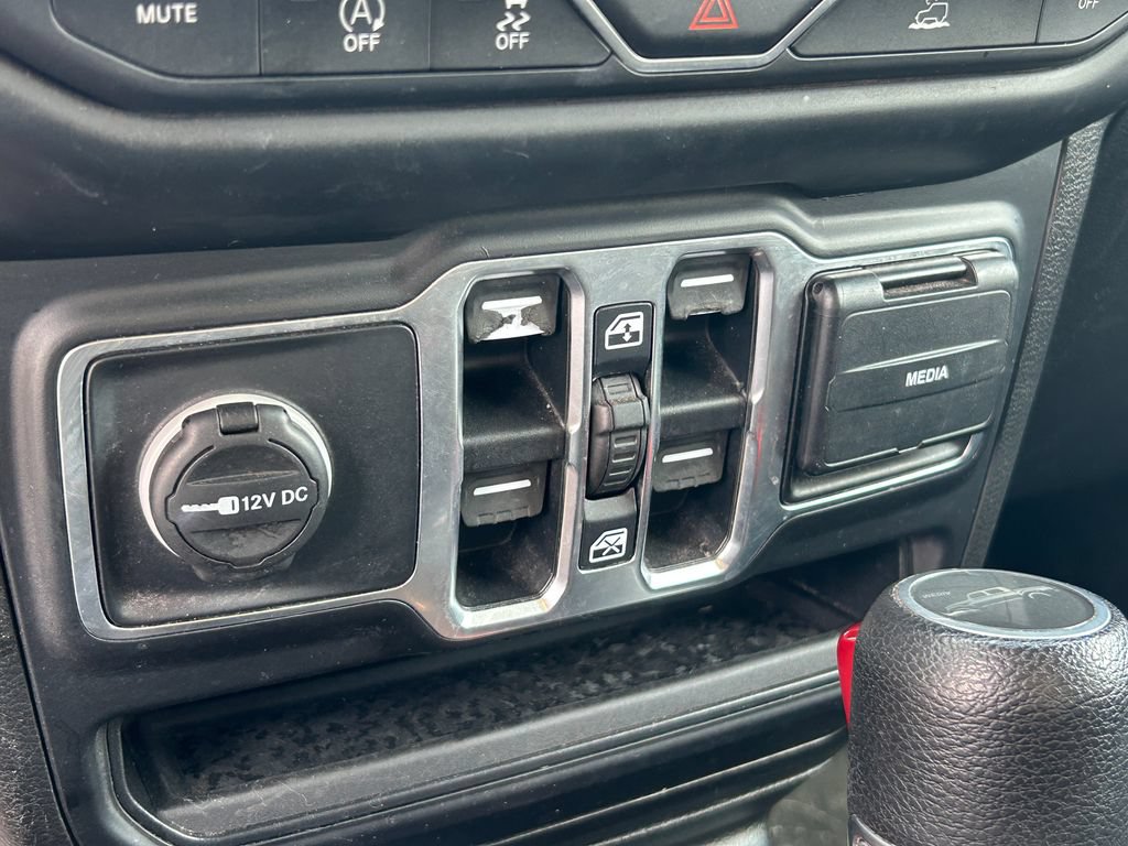 Used 2020 Jeep Gladiator Sport w/ Quick Order Package 24S AWD/4WD image 15